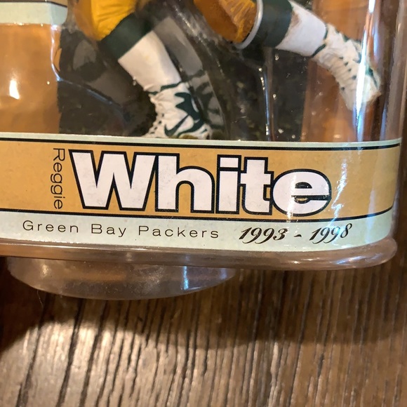 Reggie White- McFarlane Figure - Picture 2 of 5